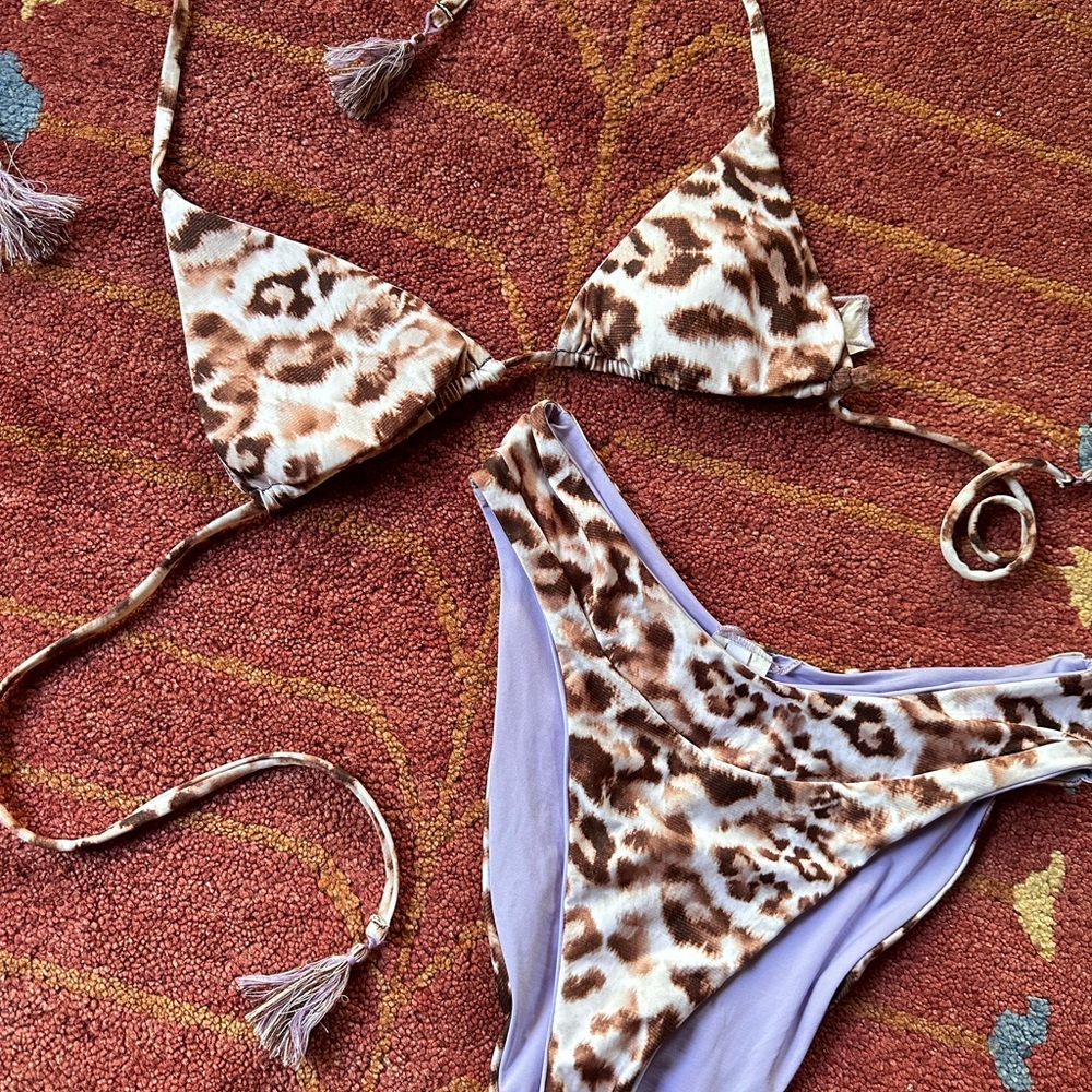 NWOT 💜 Becca Leopard Bikini